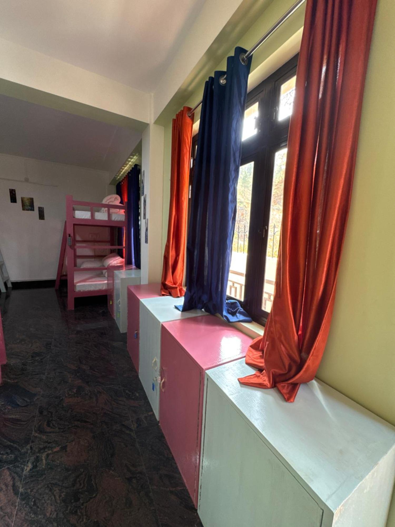 Xtsy Travellers Hostel شيلونغ المظهر الخارجي الصورة