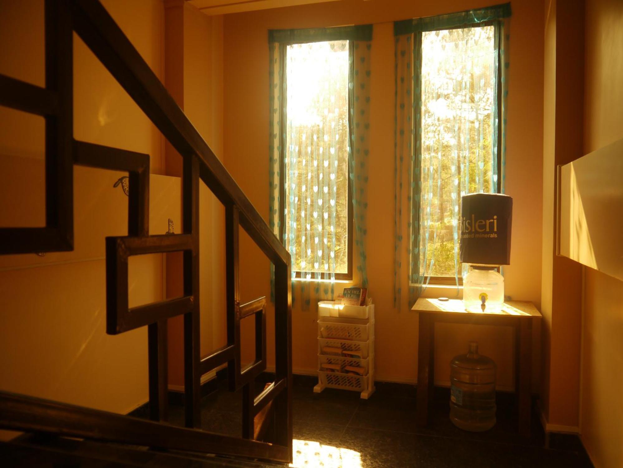 Xtsy Travellers Hostel شيلونغ المظهر الخارجي الصورة